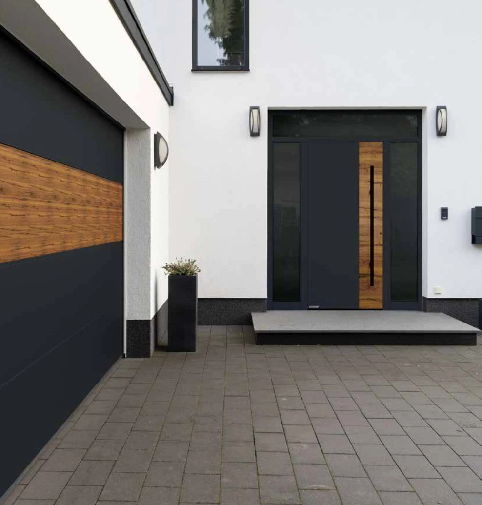 Haustüren und Tore im Partnerlook